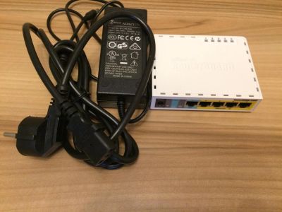 Лот: 10348845. Фото: 1. MikroTik RouterBoard RB750UP. Маршрутизаторы (роутеры)