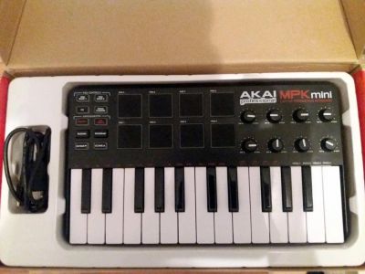 Лот: 10934859. Фото: 1. Akai Pro mpk mini Миди Клавиатура... Клавишные