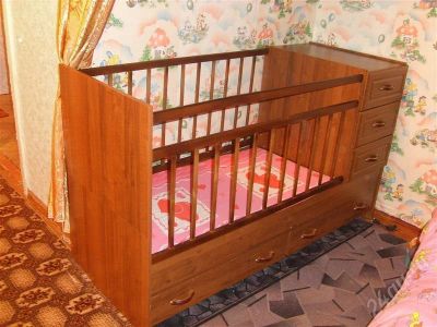 Лот: 650761. Фото: 1. детская кровать с тумбой + матрас. Детские кровати и кроватки