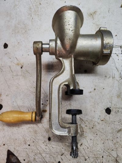 Лот: 25896316. Фото: 1. Советская мясорубка. Кухонная