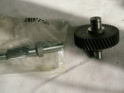 Лот: 7380844. Фото: 1. DeWalt шестерня и вал для DW 706... Запчасти