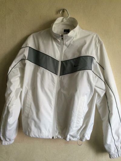Лот: 7583954. Фото: 1. Ветровка Nike. Легкие куртки, толстовки