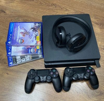 Лот: 16841346. Фото: 1. PS4 Slim 1TB + Оригинальная гарнитура... Игры для консолей