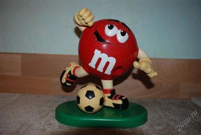 Лот: 2387458. Фото: 1. Фигура Красного из M&M'S для выдачи... Сувенирные мелочи