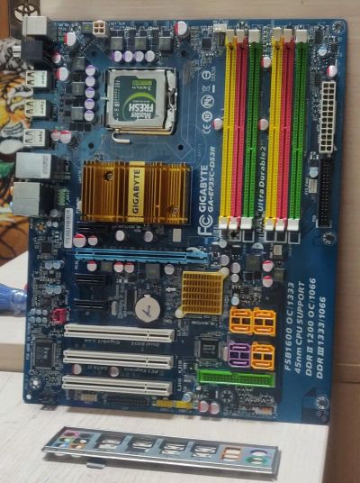 Лот: 20220255. Фото: 1. Мат. плата Gigabyte GA-EP35C-DS3R... Материнские платы