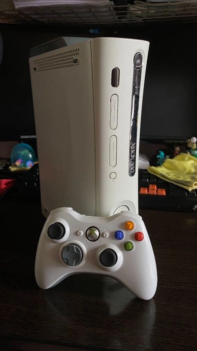 Лот: 18027908. Фото: 1. Xbox 360 прошитый FreeBoot. Игровые приставки, консоли