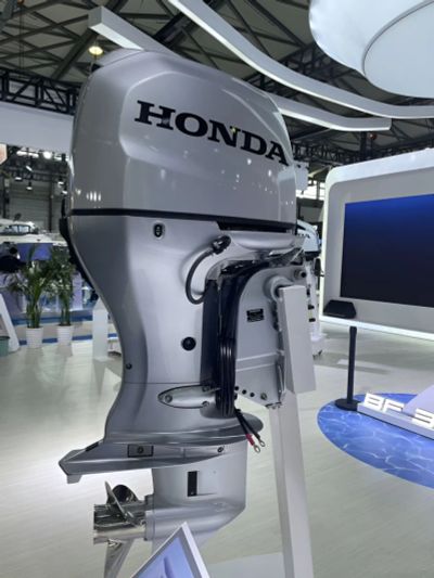 Лот: 25398415. Фото: 1. 4x-тактный лодочный мотор HONDA... Разное