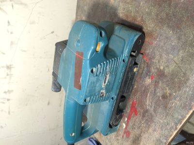 Лот: 12780132. Фото: 1. ленточная шлифмашинка Makita 9911... Электроинструмент