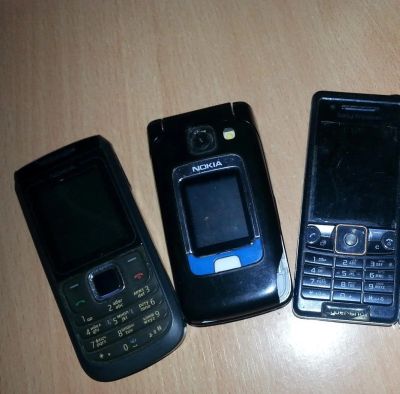 Лот: 4490484. Фото: 1. 3 nokia + 1 Sony Ericsson. Смартфоны