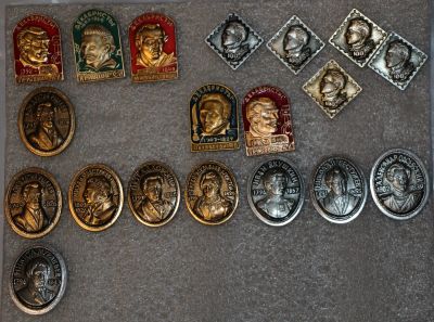 Лот: 11829686. Фото: 1. Подборка, коллекция значков: Декабристы... Сувенирные