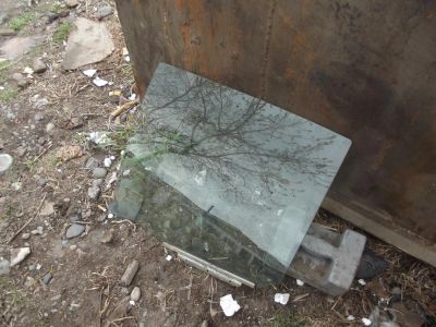 Лот: 5488030. Фото: 1. Стекло Боковое заднее левое VITZ. Другое (автозапчасти)