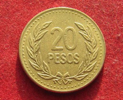 Лот: 19939857. Фото: 1. Колумбия 20 песо, 1992 г. Америка