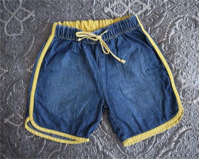 Лот: 9438898. Фото: 1. Джинсовые шорты на 110. Брюки, шорты, джинсы