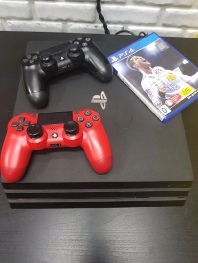 Лот: 11956419. Фото: 1. PS4 Pro 1000 Гб 2 геймпада и аккаунт... Игровые приставки, консоли