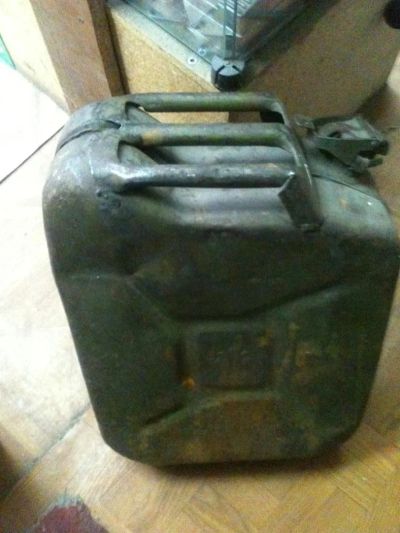 Лот: 3332413. Фото: 1. канистра 20л метал.б/у. Бензин, топливо