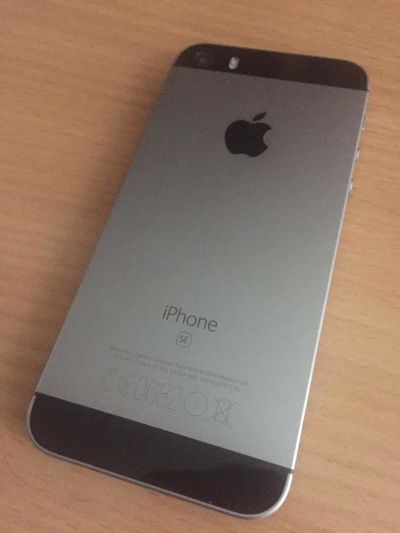 Лот: 10140261. Фото: 1. iPhone se 16 gb обмен на PS4. Смартфоны