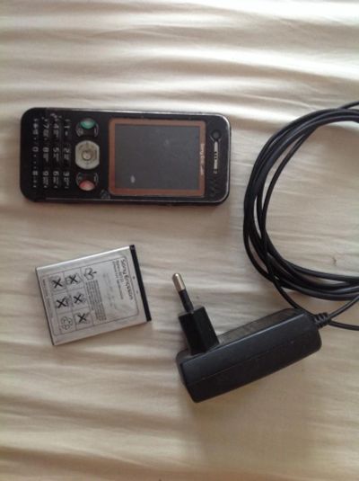 Лот: 7501567. Фото: 1. Sony Ericsson. Кнопочные мобильные телефоны
