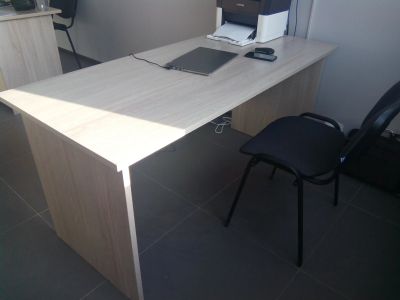 Лот: 13267768. Фото: 1. Продам новый стол в отличном состоянии. Компьютерные и письменные столы