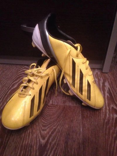 Лот: 7318085. Фото: 1. Бутсы Adidas f10-f50. Другое (мужская обувь)