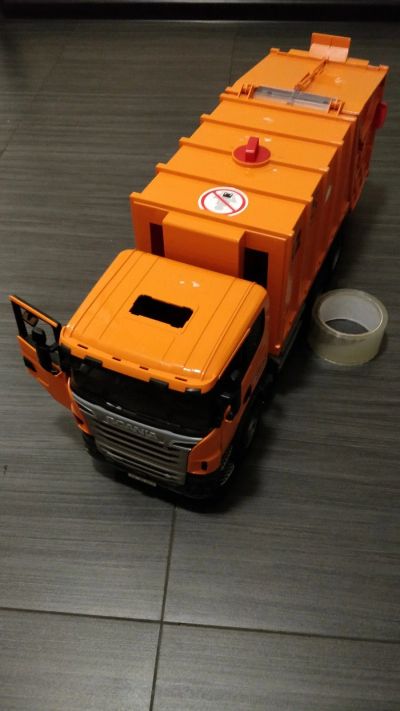 Лот: 16974279. Фото: 1. Мусоровоз Scania Оранжевый Bruder... Машины и техника