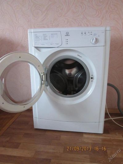 Лот: 10124629. Фото: 1. Продам стиральную машину Indesit. Стиральные машины