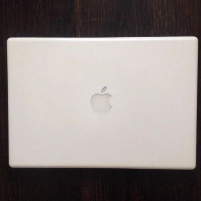 Лот: 5608483. Фото: 1. MacBook (2,1 ГГц, 3 ГБ RAM, 320... Ноутбуки