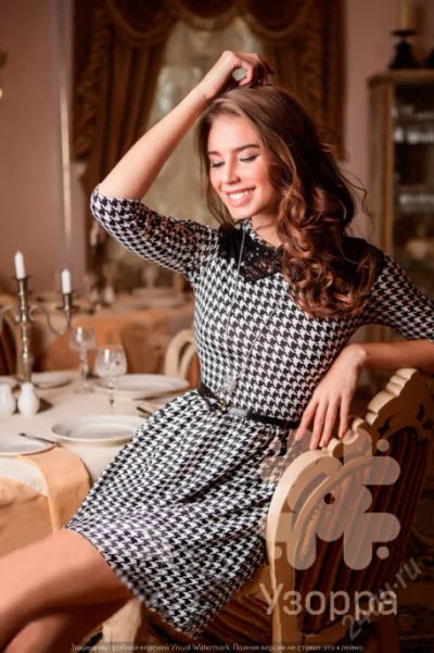 Лот: 5690295. Фото: 1. Платье-миди, с принтовым рисунком... Платья