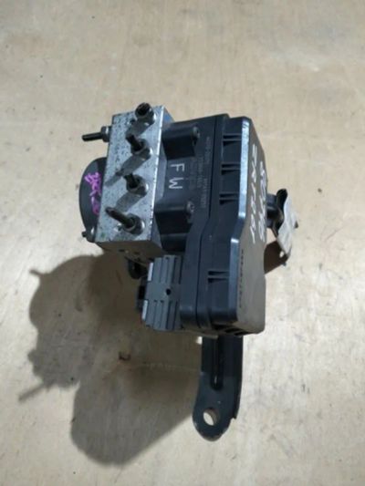 Лот: 21403104. Фото: 1. блок abs Toyota Premio ZRT261. Двигатель и элементы двигателя