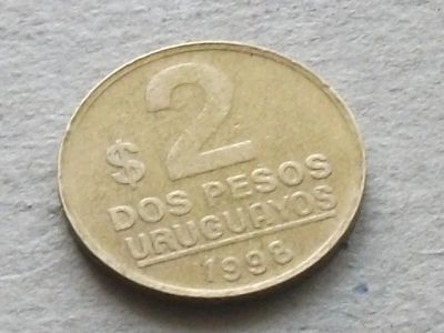 Лот: 16472869. Фото: 1. Монета 2 песо два Уругвай 1998... Америка
