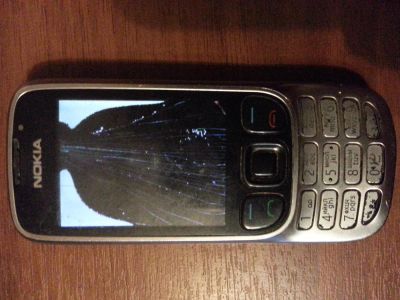 Лот: 5199068. Фото: 1. Nokia 6303c(подерживает карту... Кнопочные мобильные телефоны