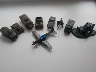 Лот: 4582535. Фото: 1. Коллекция игрушек моделей одним... Военная техника