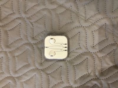 Лот: 14596527. Фото: 1. earpods with 3.5mm оригинал. Красноярск