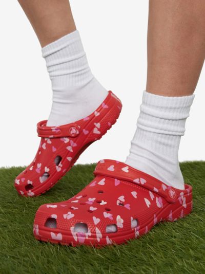 Лот: 25367837. Фото: 1. Сабо женские Crocs Classic Vday... Шлепанцы, сланцы
