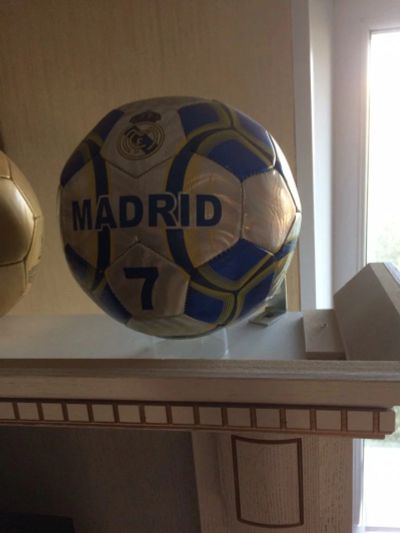 Лот: 17891927. Фото: 1. Офиц мяч Криштиану Роналдо в Реале... Вещи известных людей, автографы