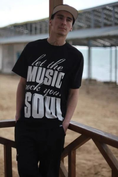 Лот: 4528386. Фото: 1. Футболка let the music rock your... Футболки, поло