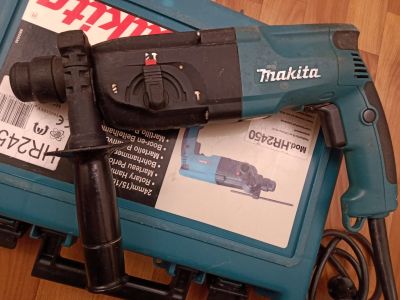 Лот: 16847919. Фото: 1. Перфоратор Makita HR2450 24 мм... Электроинструмент