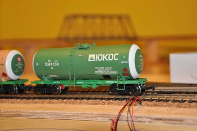 Лот: 4709010. Фото: 1. Модель цистерны Onega ЮКОС 1/87. Железнодорожный моделизм