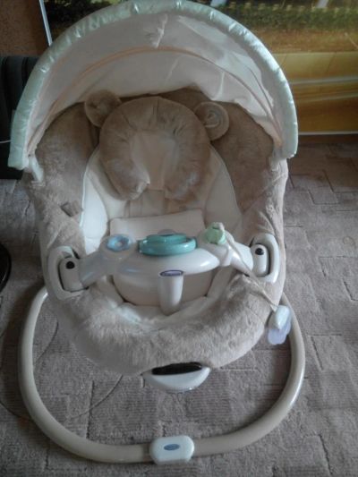 Лот: 5807050. Фото: 1. Укачивающий центр Graco. Ходунки, прыгунки, качели