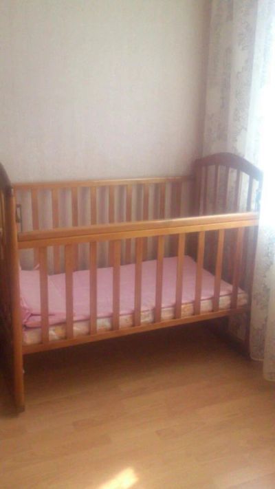 Лот: 8225055. Фото: 1. Детская кровать с матрасом. Детские кровати и кроватки