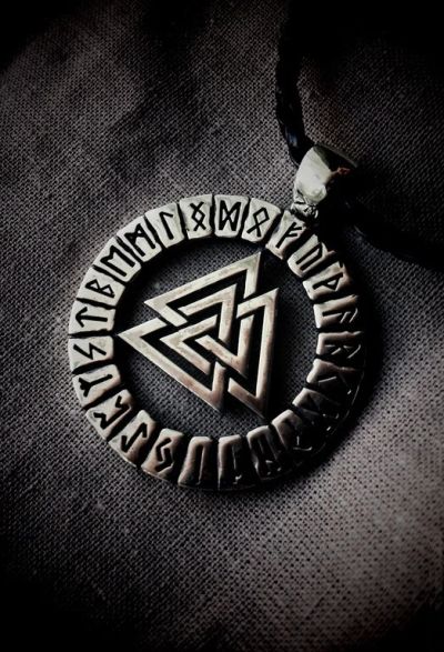 Лот: 8602639. Фото: 1. Оберег Валькнут. Серебро. Кулоны, подвески