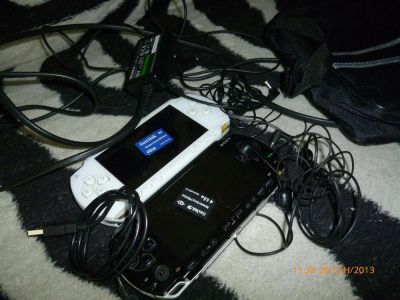 Лот: 3223755. Фото: 1. 2 psp fat+карты 2 на 8 и на 4... Игровые приставки, консоли