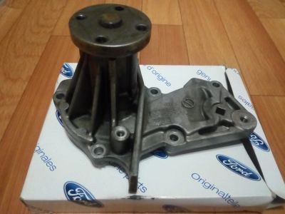 Лот: 10565253. Фото: 1. Водяной насос (помпа) на Ford... Другое (автозапчасти)