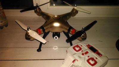 Лот: 10545885. Фото: 1. Квадрокоптер Syma X8HW. Квадрокоптеры