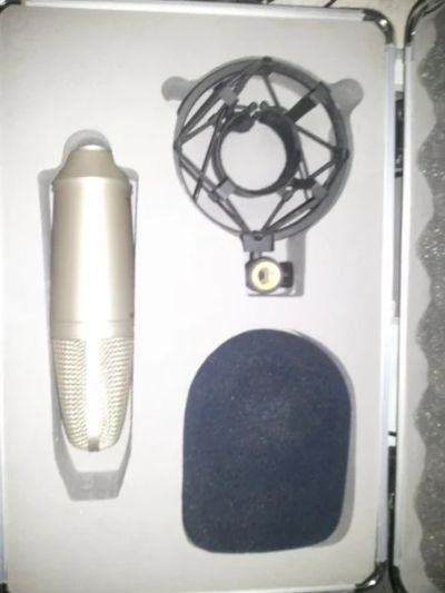 Лот: 4385677. Фото: 1. Behringer B-1 + Стойка. Студийные микрофоны, радиомикрофоны и радиосистемы