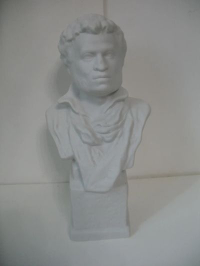 Лот: 17658963. Фото: 1. Пушкин. Бюст. Бисквит. Скульптор... Фарфор, керамика