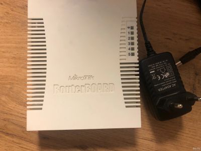 Лот: 18562871. Фото: 1. Маршрутизатор Mikrotik RB951G-2HnD. Маршрутизаторы (роутеры)