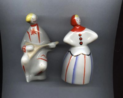Лот: 4806657. Фото: 1. балалаечник и плясунья * 2 фигурки... Фарфор, керамика