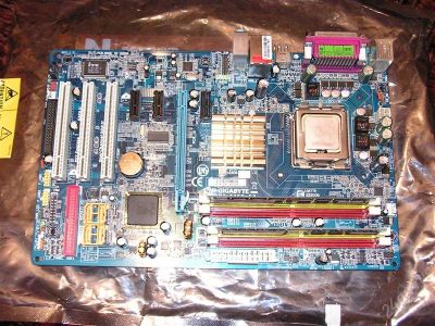 Лот: 1612792. Фото: 1. Комплект GA-945P-S3+Pentium D... Материнские платы