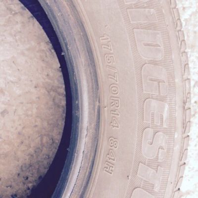 Лот: 5409814. Фото: 1. Шины Bridgestone R14 175\70 84H. Шины