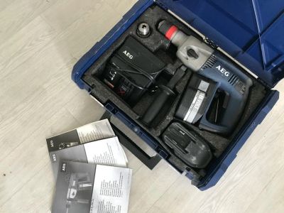 Лот: 16423376. Фото: 1. Перфоратор аккумуляторный AEG... Электроинструмент